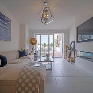Luxury Park Street Swansea Sleeps 6 Holiday home